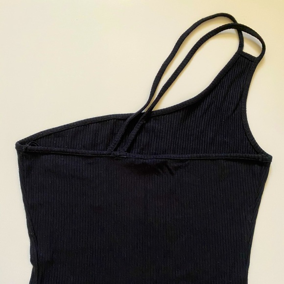 Asymmetrical crop tank - Picture 2 of 4